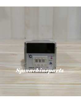 Omron E5C4-R20K Temperature Controller Digital Display With Base